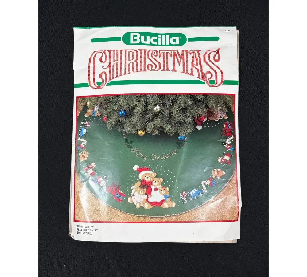 Vintage Bucilla Christmas Bear Family Felt Tree Skirt Kit Holiday Project 82391